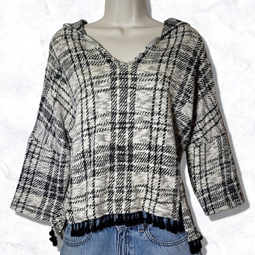 Le Lis Pullover Sweatshirt with Hood and Tassels